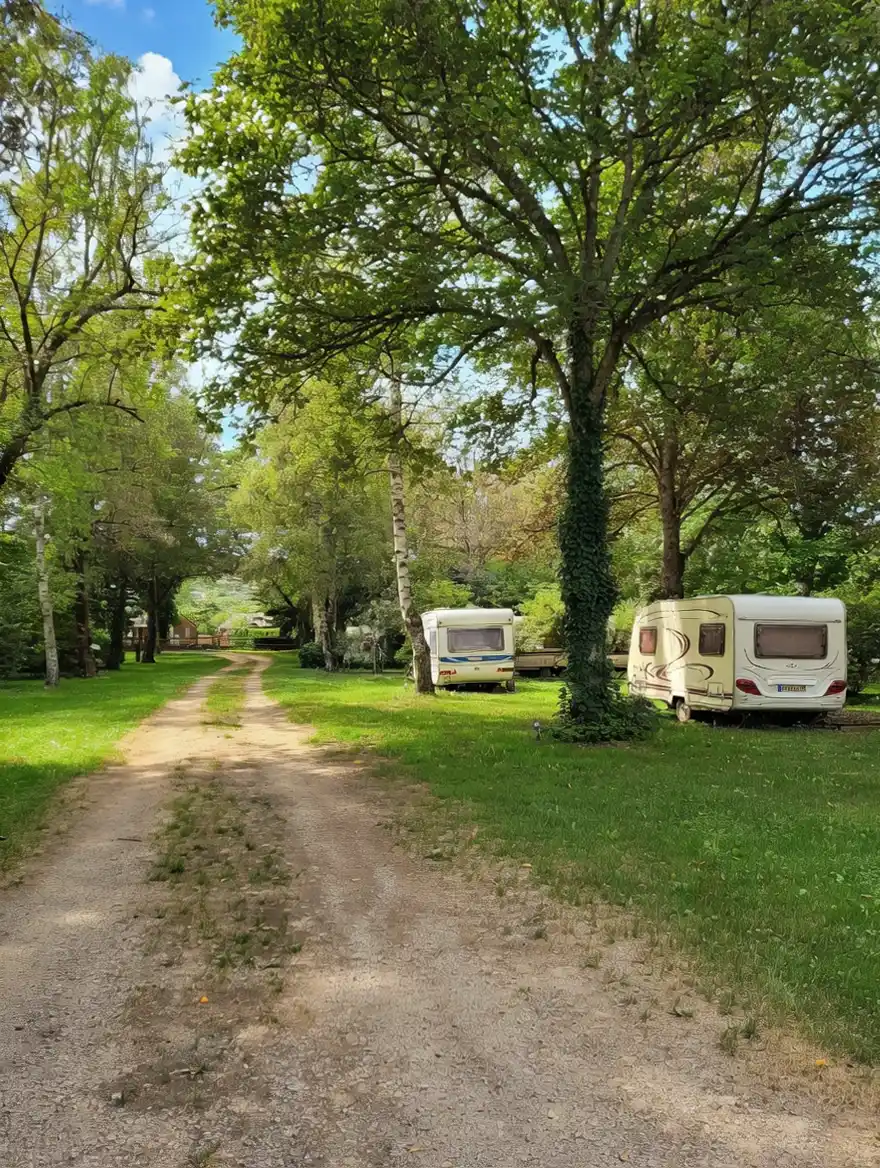Emplacement camping à chirac, Bourgs sur Colagne Lozère